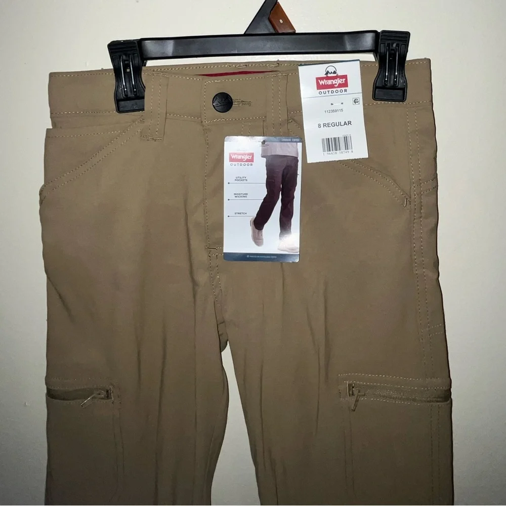 Wrangler Men's Khaki Outdoor Cargo Pants  Size ( 8 Regular)